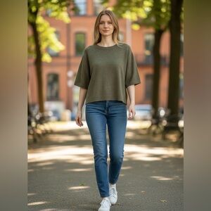 Universal Thread- Green Short Sleeve Crop Sweater. Size XL